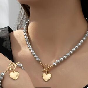 Pearl necklace and bracelet gray with gold heart pendant